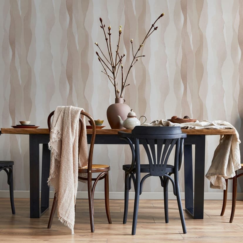 Non-woven tapet i beige grå abstrakt ränder grafisk modern