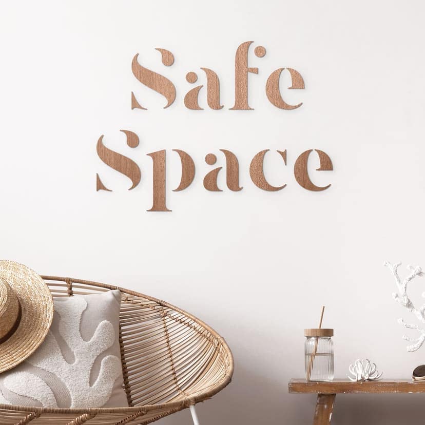 3D Safe Space-bokstäver - Väggdekorationer i trä av mahogny