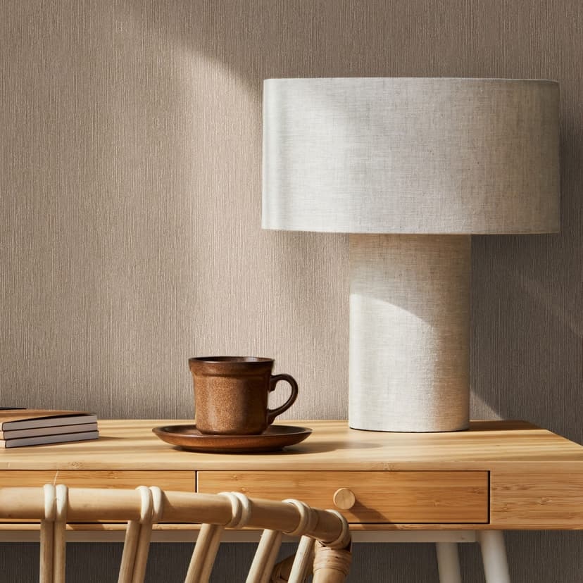 Non-woven tapet i textilutseende med strukturerad yta brun slät