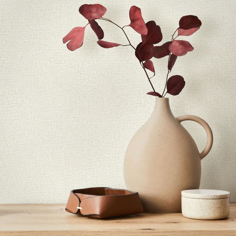 Non-woven tapet i beige texturerad textil putsutseende slät