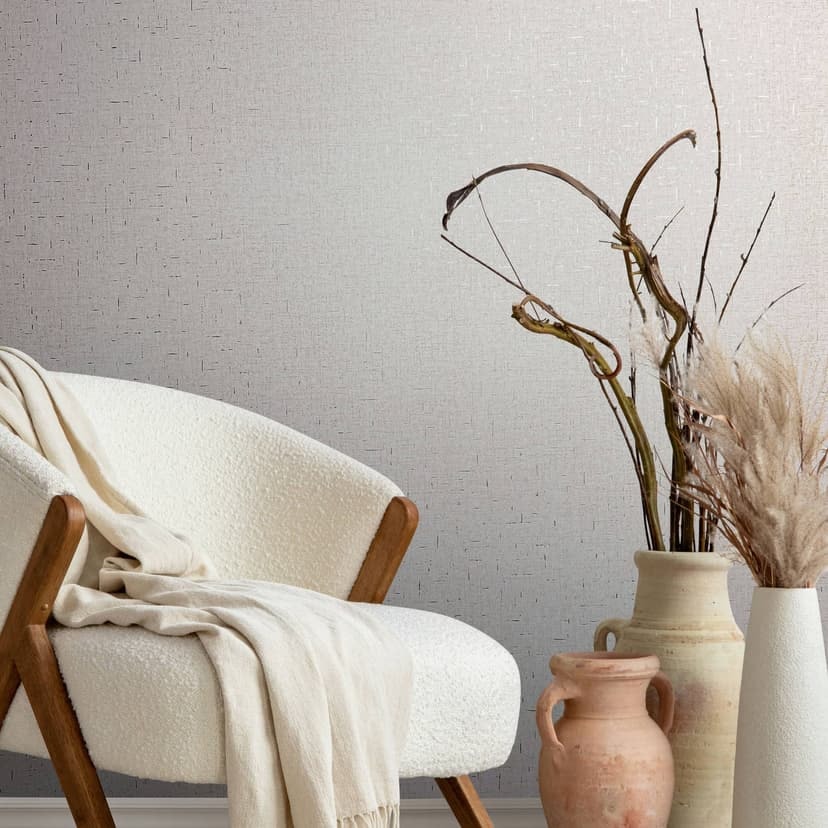 Non-woven tapet med en något glänsande grå slät struktur