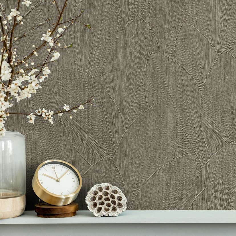 Non-woven tapet med texturerat bladmotiv gråblommigt