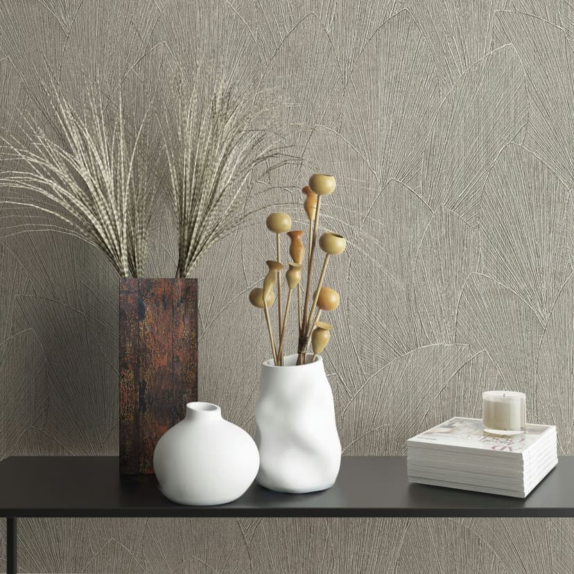 Non-woven tapet med texturerat bladmotiv gråblommigt