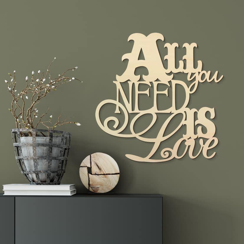 Bokstäver av trä poppel - All you need is Love