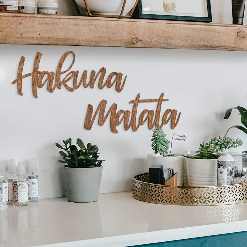 Bokstäver av trä mahogny Hakuna Matata (2 st)