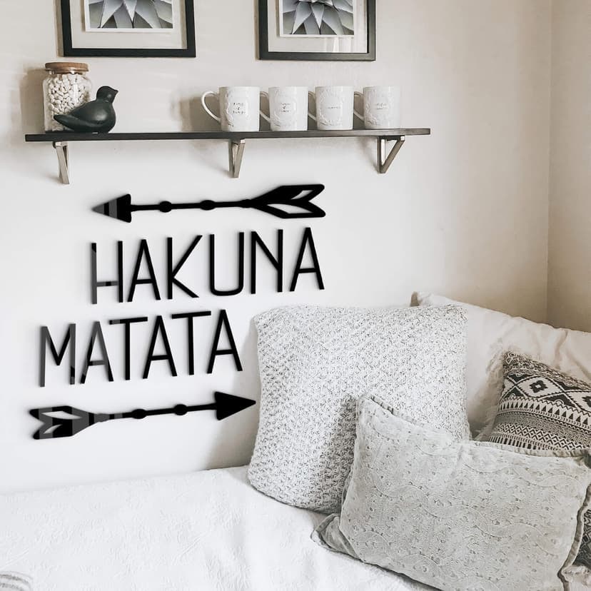 Akrylbokstäver Hakuna Matata med pilar