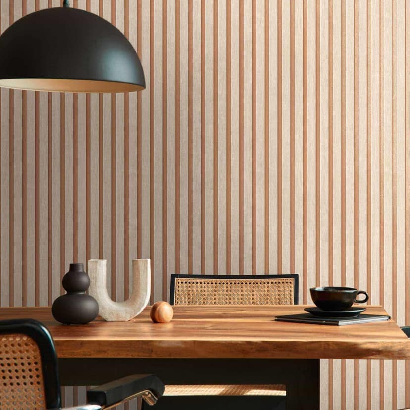 Skandinavisk non-woven tapet i träpanelutseende beige brons metallic något glansig